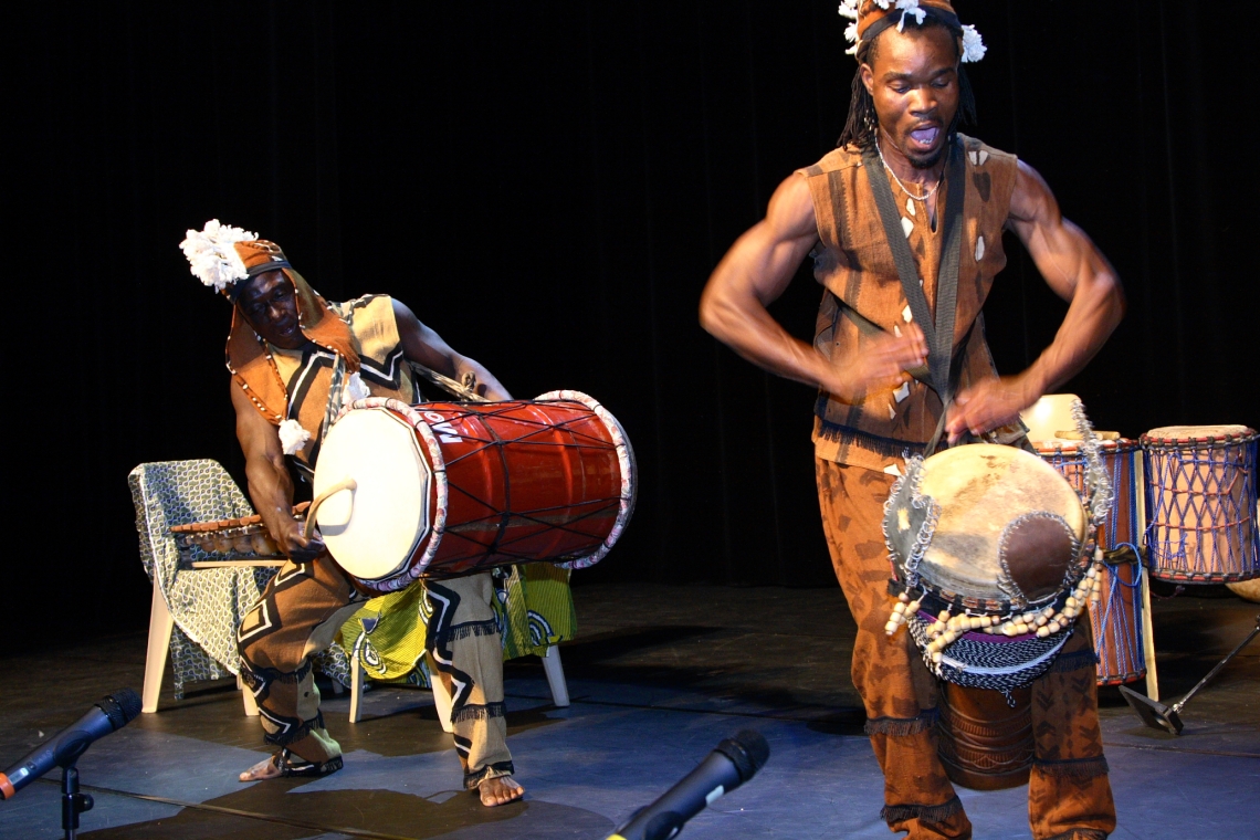 De scène en scène : la vitalité des musiques africaines dans les festivals français